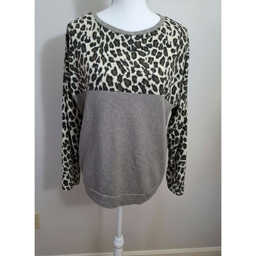 Easel Colorblock leopard print pullover